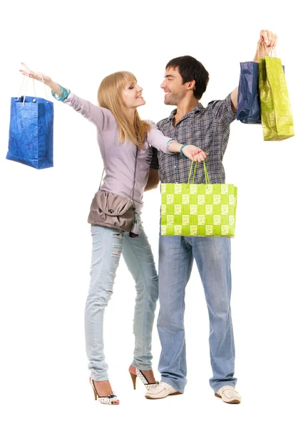 Mooie jonge paar met shopping tassen — Stockfoto