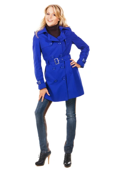 Гарненька модель в синьому пальто — стокове фото
