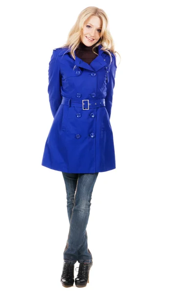 Прекрасна жінка в синьому пальто — стокове фото