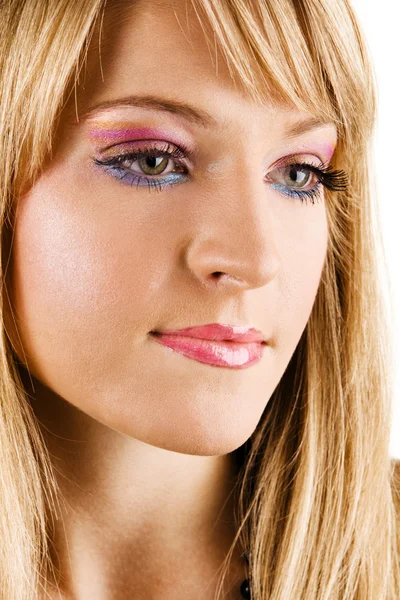 Mujer hermosa joven con maquillaje brillante — Foto de Stock