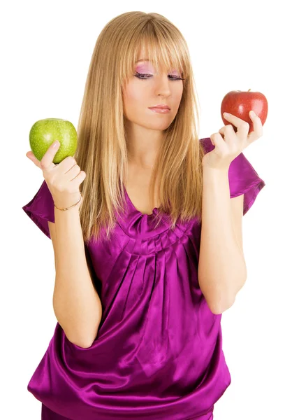 Menina bonita segurando duas maçãs frescas — Fotografia de Stock