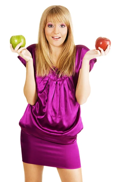 Młoda kobieta piękne gospodarstwa dwa jabłka — Zdjęcie stockowe