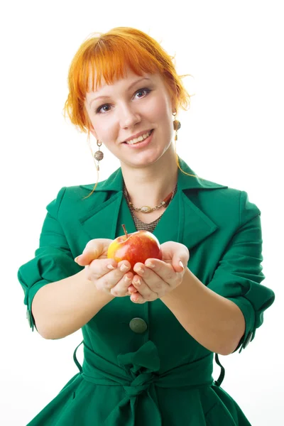 Schöne Dame hält einen Apfel — Stockfoto