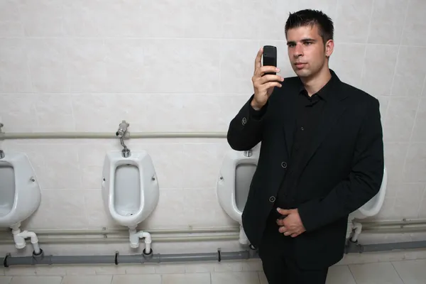 Uomo d'affari con un telefono cellulare — Foto Stock