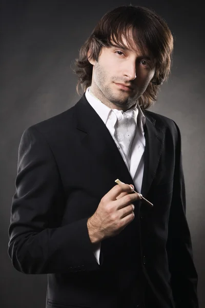 Elegancki, przystojny mężczyzna z cygarem — Zdjęcie stockowe