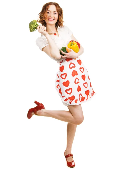 Junge schöne Frau hält Paprika in die Höhe — Stockfoto