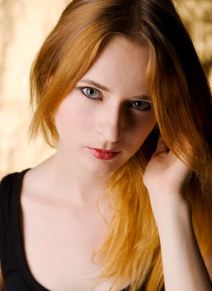 Closeup portrait of a beautiful young woman — Stock Photo, Image