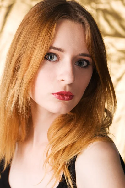 Close-up portret van een mooie jonge vrouw — Stockfoto