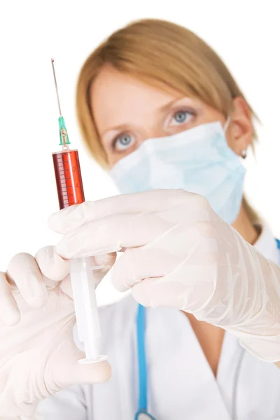 Jovem médico profissional com uma seringa — Fotografia de Stock