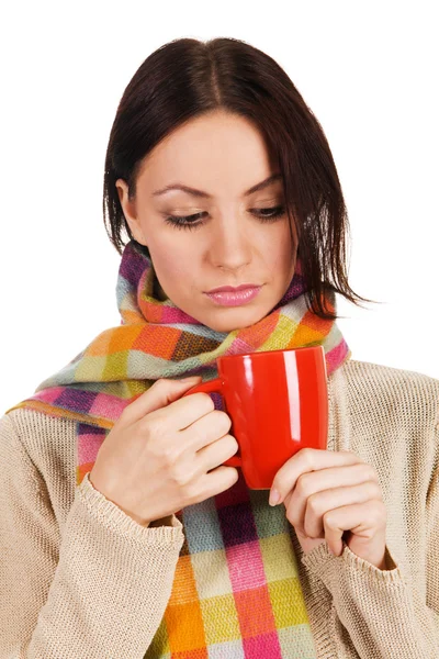 Yougn 紅茶のカップを持つ美しい女性 — ストック写真