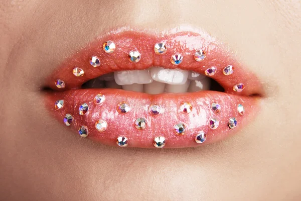 Hermosos labios femeninos — Foto de Stock