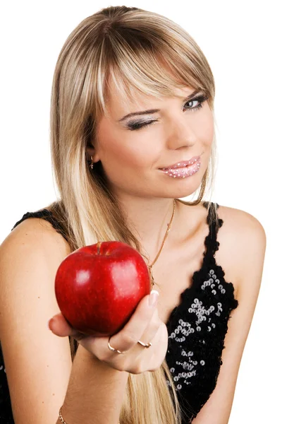 Jovem mulher dando uma maçã — Fotografia de Stock