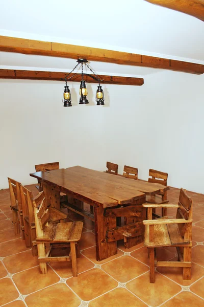 Великий кухонний стіл ручної роботи — стокове фото