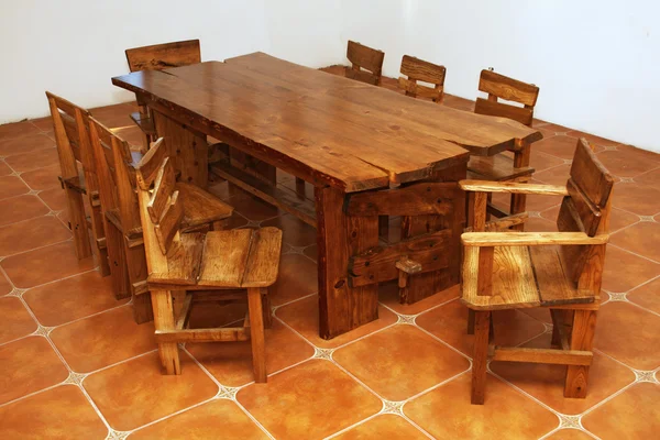 El yapımı büyük mutfak masası — Stok fotoğraf