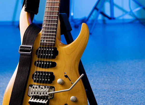 Arce tonificado guitarra eléctrica primer plano — Foto de Stock