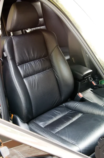 Задние пассажирские сиденья в машине — стоковое фото