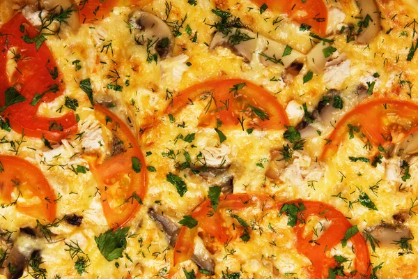 Pizza con pomodori e champignons — Foto Stock