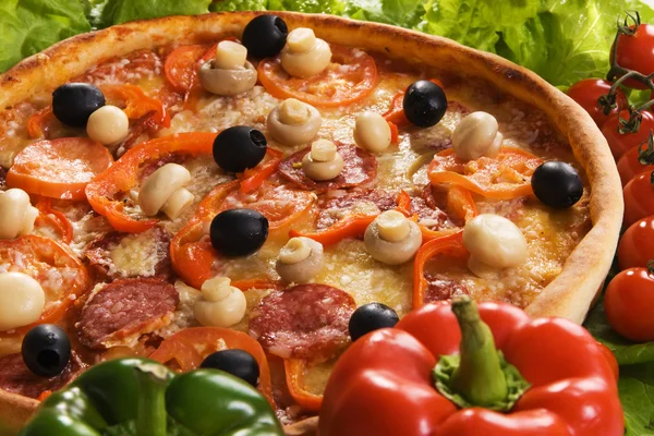 Pizza met groenten — Stockfoto