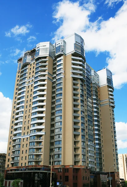 Tall apartment building — Stock Photo, Image