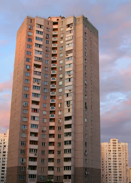 uzun boylu apartmanı