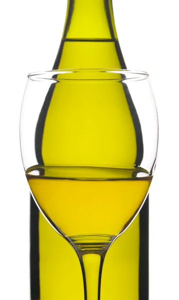Garrafa e copo de vinho branco — Fotografia de Stock