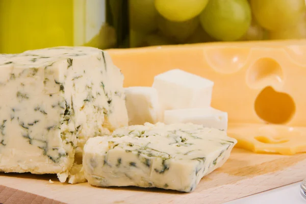 異なる種類のチーズのクローズ アップ写真 — ストック写真