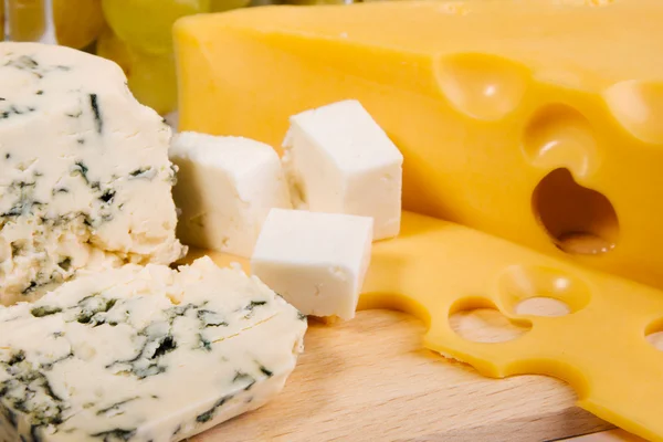 Diversi tipi di formaggio cloesup — Foto Stock
