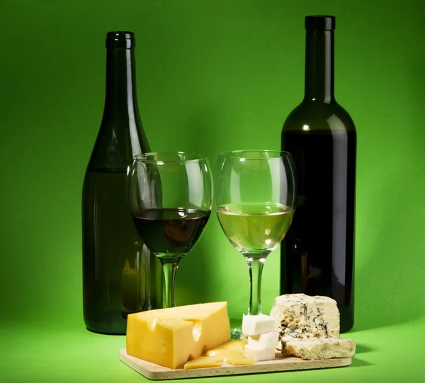 Bodegón de vino y queso —  Fotos de Stock