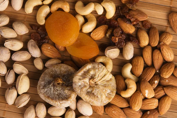Nuts, fig and dried apricots — Stock Photo, Image