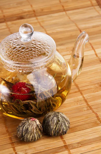 Glass teapot with fresh tea — Stock Photo, Image