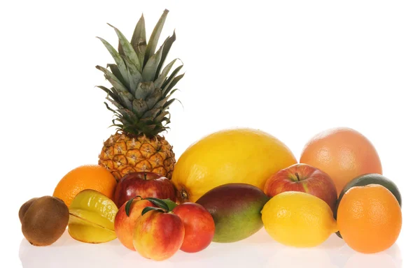 Ассортимент свежих фруктов — стоковое фото