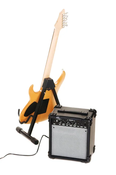 Ηλεκτρική κιθάρα με τον ενισχυτή — Φωτογραφία Αρχείου