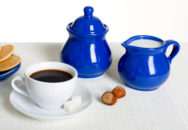 Coffee with milk and hazelnuts — Stock Photo, Image