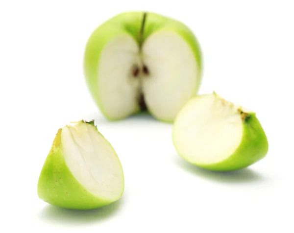 Вирізати зелене яблуко — стокове фото