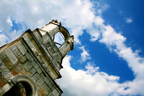 Ruinen einer alten Kirche — Stockfoto
