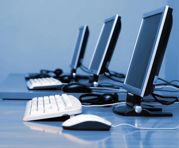 Computers standing in a row — Stock Photo, Image