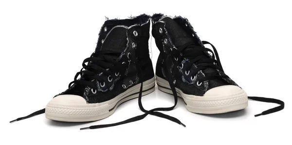 Ett par svarta sneakers — Stockfoto