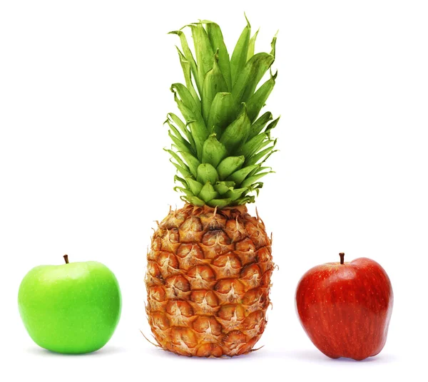 Färsk ananas och äpplen — Stockfoto