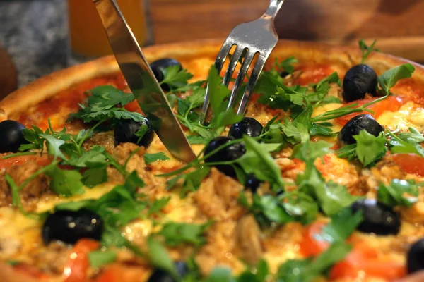 Mangiare pizza — Foto Stock