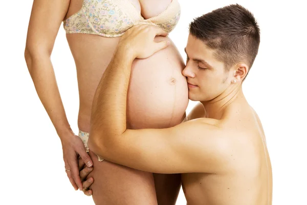 Feliz joven pareja esperando un bebé — Foto de Stock