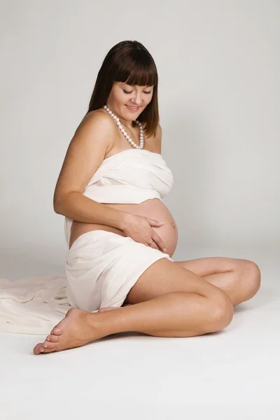 젊은 아름 다운 임신한 여자 — 스톡 사진