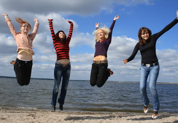 Girls having fun at the beach — Stock Photo, Image