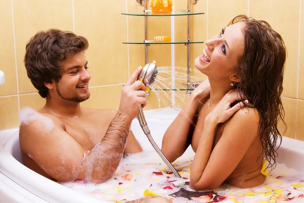 Beautiful young couple enjoying a bath — Stock Photo, Image