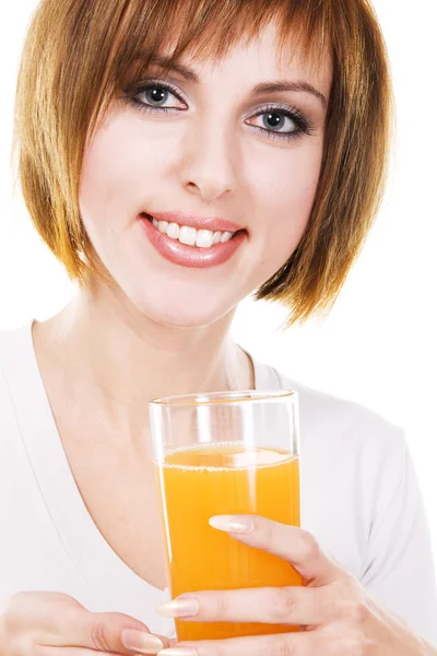 Bella giovane donna con un bicchiere di succo fresco — Foto Stock