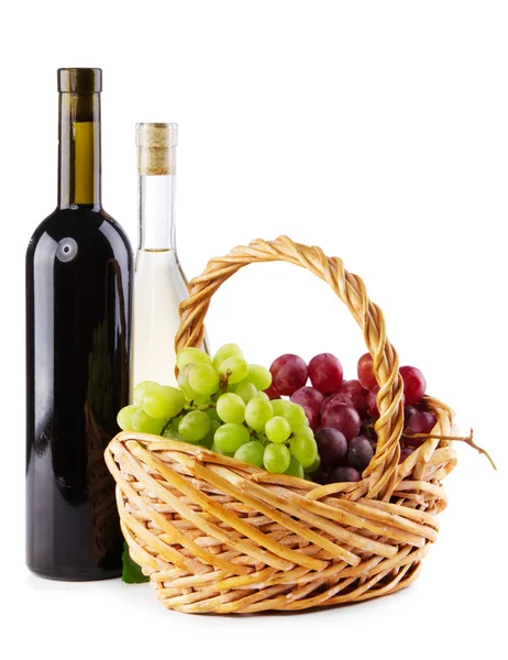 Bottles of red and white wine with grapes — Stock Photo, Image