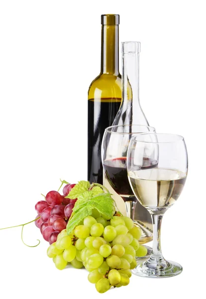 Vinho tinto e branco, com cachos de uvas — Fotografia de Stock