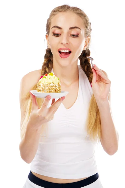Ung dam provsmakning en tårta — Stockfoto