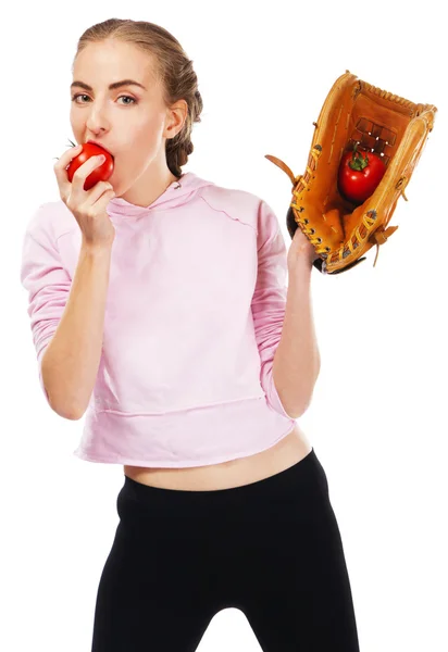 Junge Frau in der Hand einer Tomate — Stockfoto