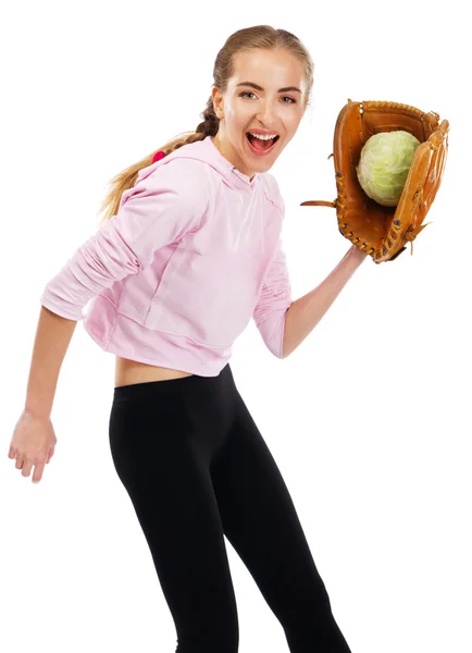 Молода жінка тримає капусту — стокове фото
