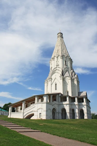 Berömda ryska ortodoxa kyrkan i kolomenskoye — Stockfoto